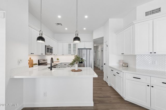 1970 E SUNBURST Lane, Tempe, AZ 85284