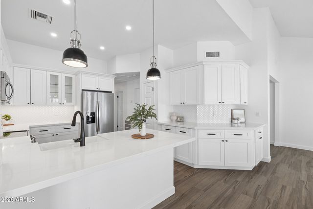 1970 E SUNBURST Lane, Tempe, AZ 85284