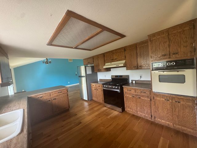 15 Twin Oaks Road, Jacksonville, OR 97530