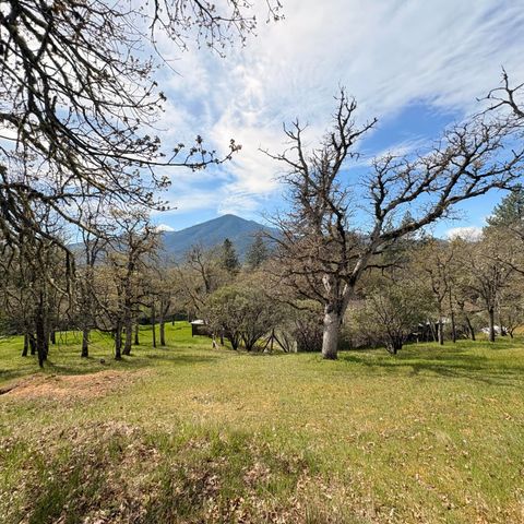 15 Twin Oaks Road, Jacksonville, OR 97530