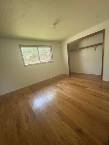 15 Twin Oaks Road, Jacksonville, OR 97530