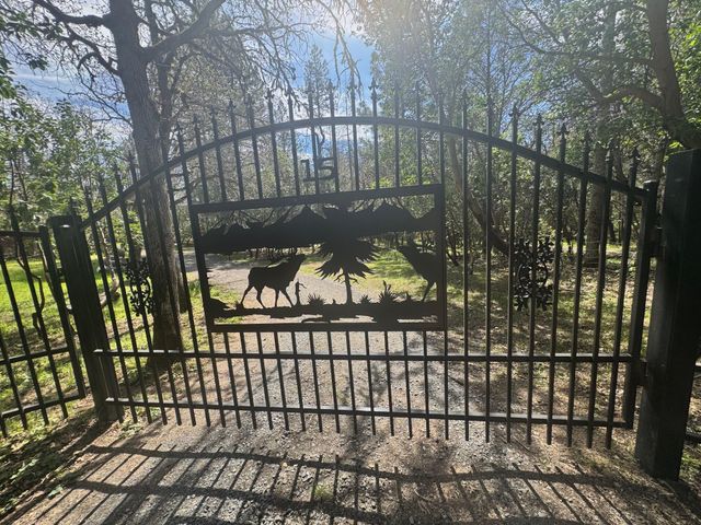 15 Twin Oaks Road, Jacksonville, OR 97530