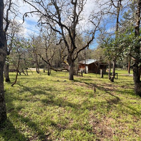 15 Twin Oaks Road, Jacksonville, OR 97530