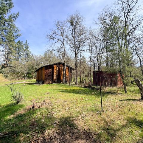 15 Twin Oaks Road, Jacksonville, OR 97530