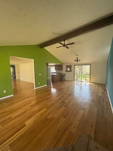 15 Twin Oaks Road, Jacksonville, OR 97530