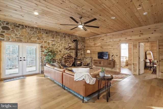 26 HIDEOUT WAY, Great Cacapon, WV 25422