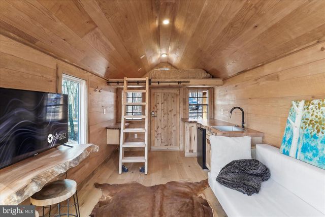 26 HIDEOUT WAY, Great Cacapon, WV 25422