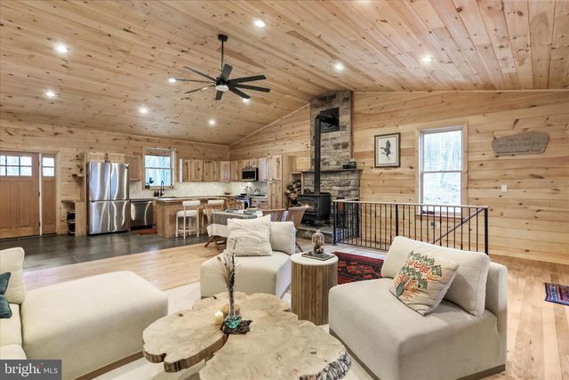 26 HIDEOUT WAY, Great Cacapon, WV 25422