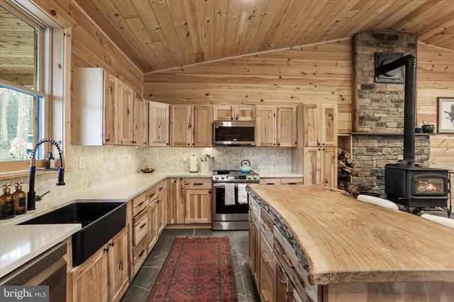 26 HIDEOUT WAY, Great Cacapon, WV 25422