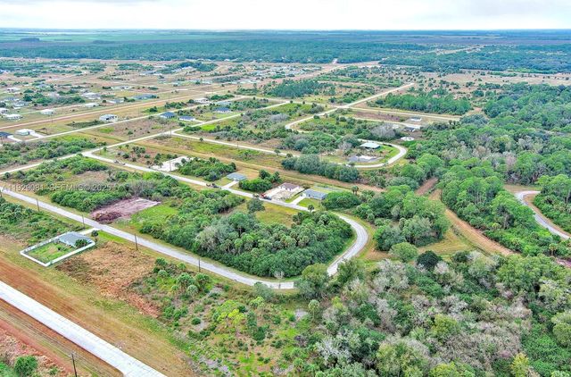 171 CAROUSEL AVE, La Belle, FL 33935