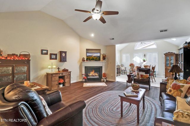 7038 Winter Oaks Way, Knoxville, TN 37918