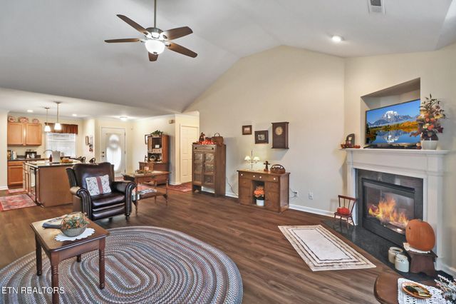 7038 Winter Oaks Way, Knoxville, TN 37918