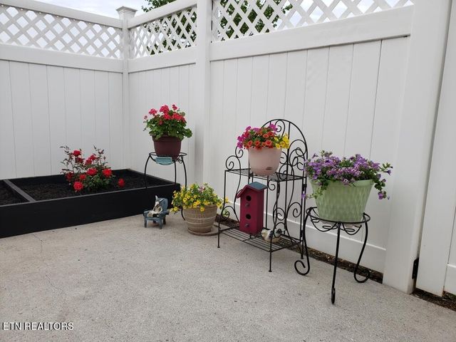 7038 Winter Oaks Way, Knoxville, TN 37918