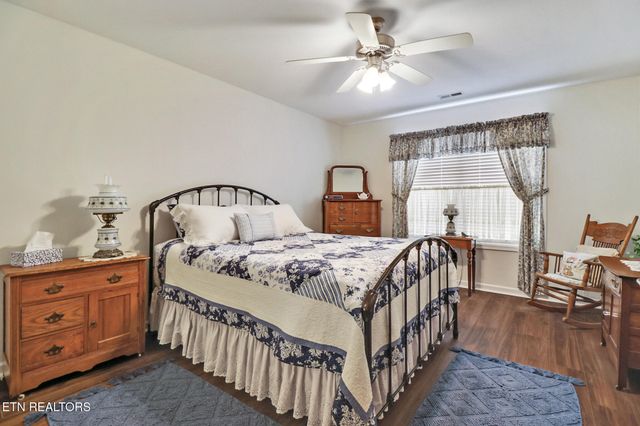 7038 Winter Oaks Way, Knoxville, TN 37918