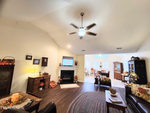 7038 Winter Oaks Way, Knoxville, TN 37918