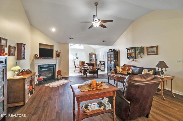 7038 Winter Oaks Way, Knoxville, TN 37918