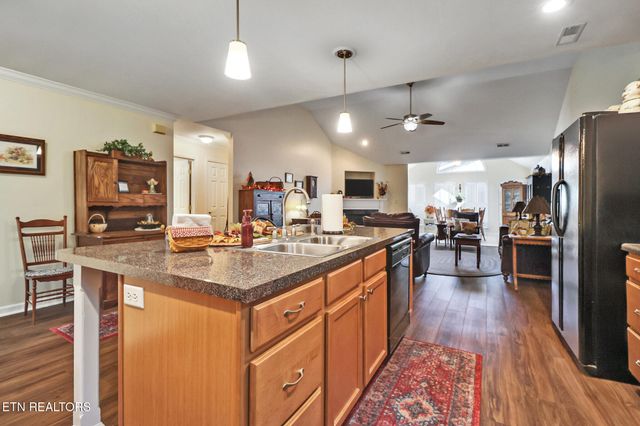 7038 Winter Oaks Way, Knoxville, TN 37918