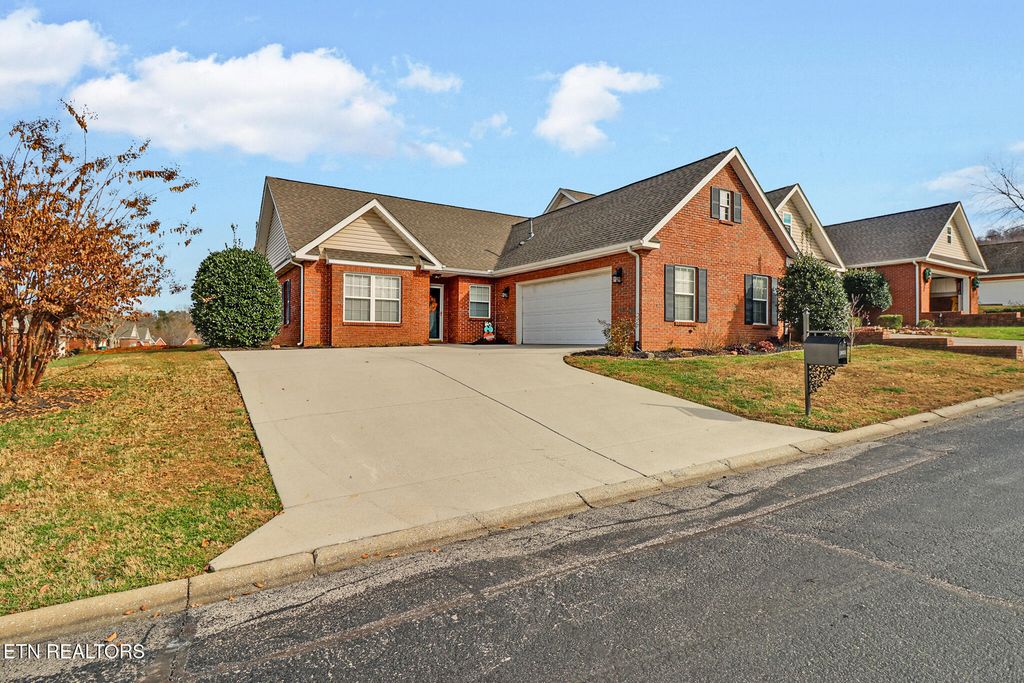 7038 Winter Oaks Way, Knoxville, TN 37918