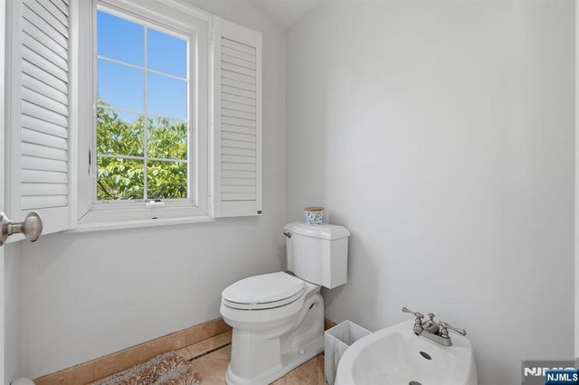 70 Mcelroy Avenue, Fort Lee, NJ 07024