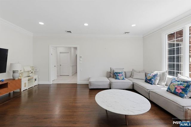 70 Mcelroy Avenue, Fort Lee, NJ 07024