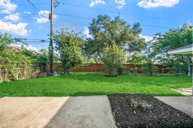 1616 Alta Vista Drive, Alvin, TX 77511
