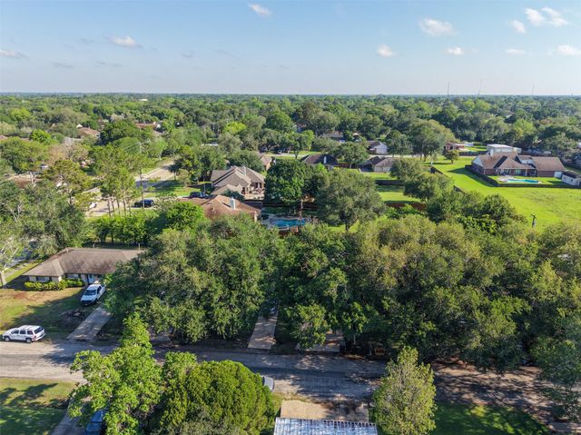 1616 Alta Vista Drive, Alvin, TX 77511