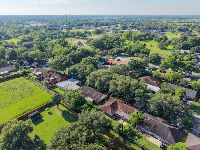 1616 Alta Vista Drive, Alvin, TX 77511