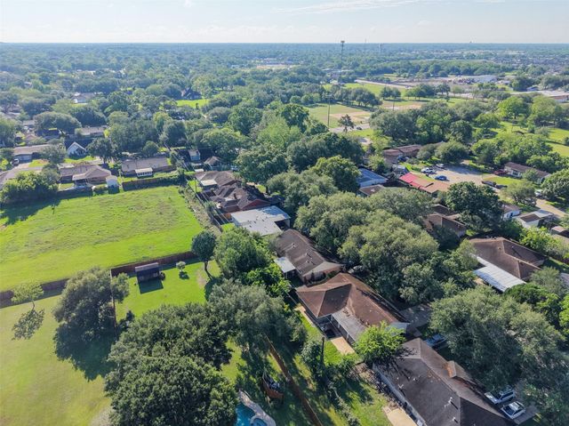 1616 Alta Vista Drive, Alvin, TX 77511