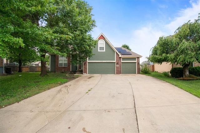 1205 SE 12th Circle, Lee's Summit, MO 64081