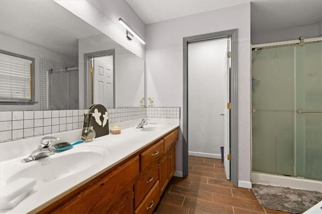 1205 SE 12th Circle, Lee's Summit, MO 64081