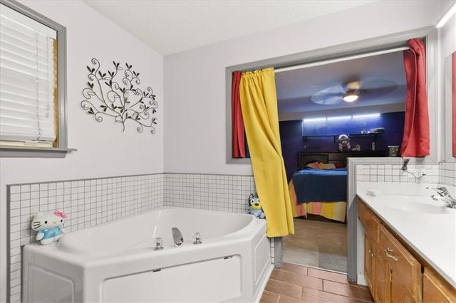 1205 SE 12th Circle, Lee's Summit, MO 64081