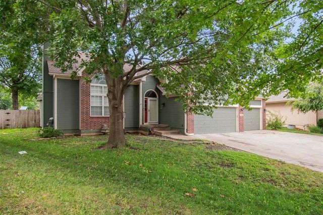 1205 SE 12th Circle, Lee's Summit, MO 64081