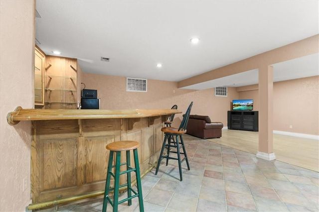 1205 SE 12th Circle, Lee's Summit, MO 64081