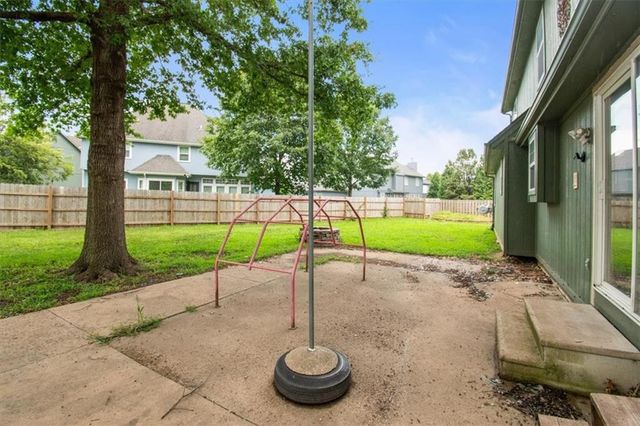 1205 SE 12th Circle, Lee's Summit, MO 64081