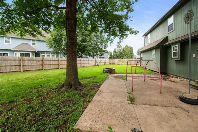 1205 SE 12th Circle, Lee's Summit, MO 64081
