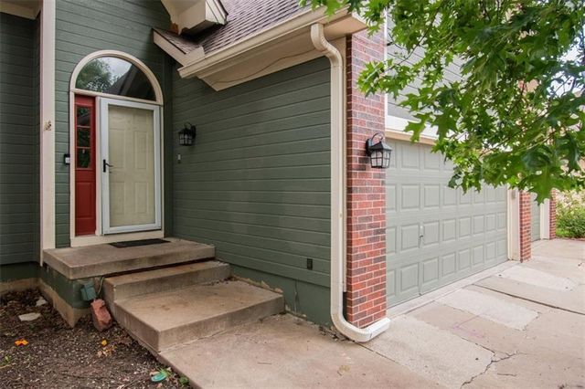 1205 SE 12th Circle, Lee's Summit, MO 64081