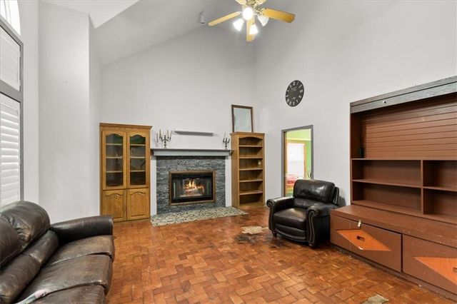 1205 SE 12th Circle, Lee's Summit, MO 64081