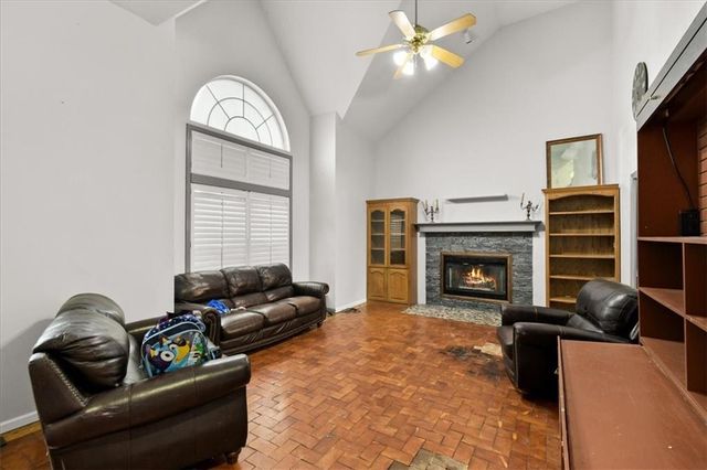 1205 SE 12th Circle, Lee's Summit, MO 64081