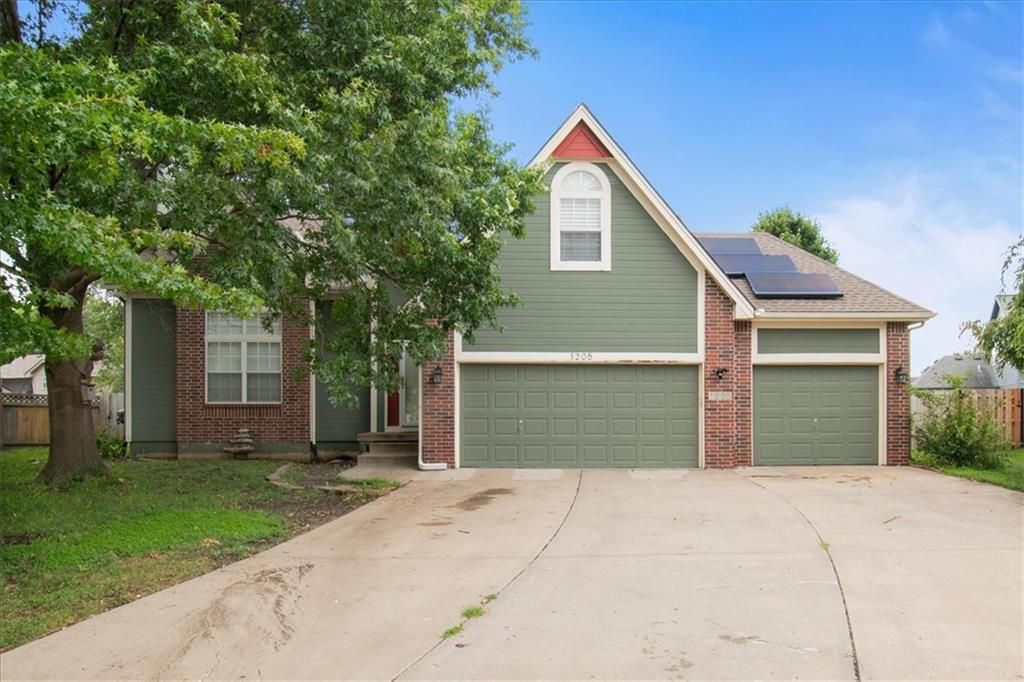 1205 SE 12th Circle, Lee's Summit, MO 64081