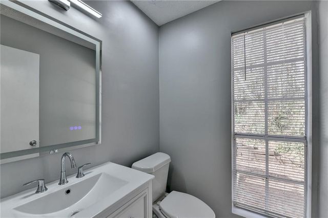 415 Ridgedale Way, Lawrenceville, GA 30044