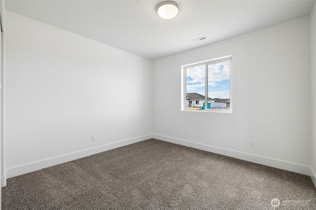 221 Lessor Loop, Moses Lake, WA 98837