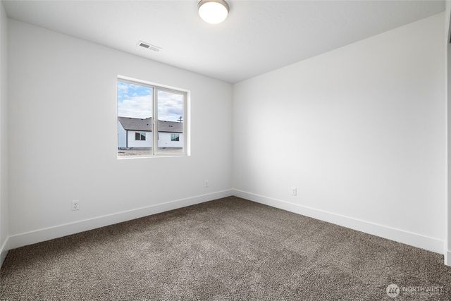 221 Lessor Loop, Moses Lake, WA 98837