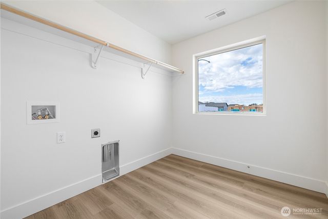 221 Lessor Loop, Moses Lake, WA 98837