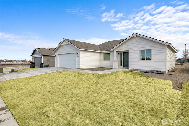 221 Lessor Loop, Moses Lake, WA 98837