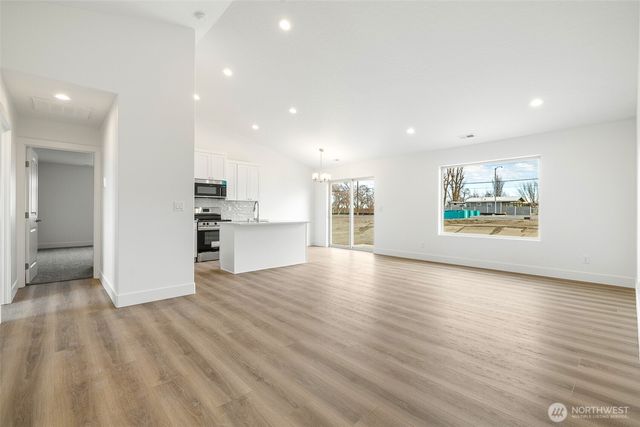 221 Lessor Loop, Moses Lake, WA 98837