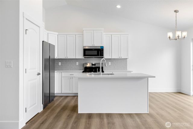 221 Lessor Loop, Moses Lake, WA 98837