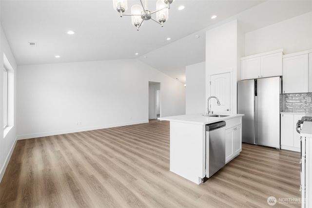 221 Lessor Loop, Moses Lake, WA 98837