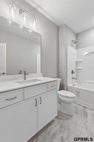 21109 Jessie Avenue, Elkhorn, NE 68022