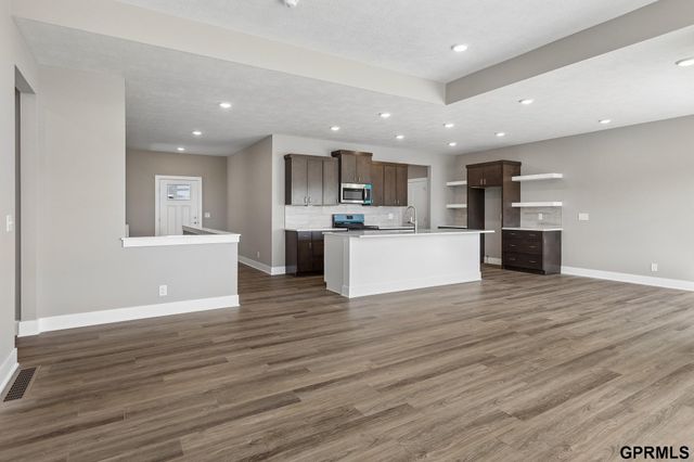 21109 Jessie Avenue, Elkhorn, NE 68022