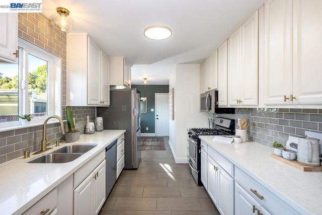 261 Julius St, San Leandro, CA 94577